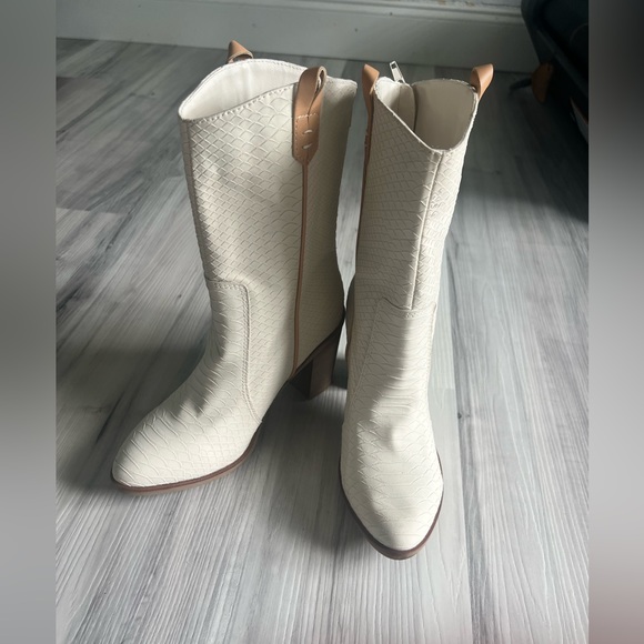 MIA Shoes - Mia‎ NWOB  from Buckle Brand size 7 Ivory western snake skin boots